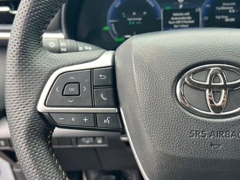 Used 2025 Toyota Sienna XLE Woodland Edition AWD/4WD image 22