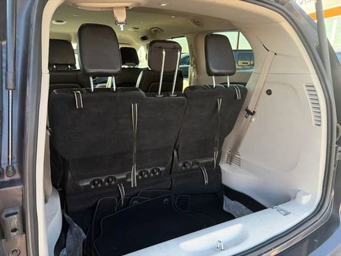 Used 2023 Chrysler Pacifica Touring-L image 23