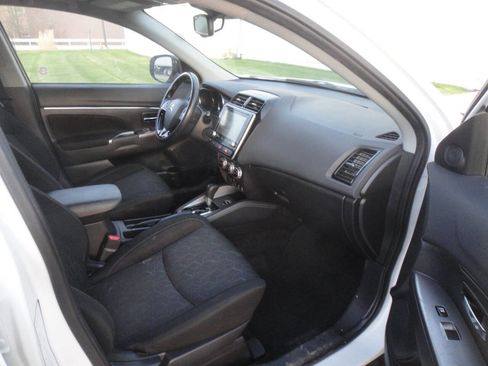 Used 2021 Mitsubishi Outlander Sport SE image 9