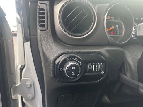 Used 2020 Jeep Gladiator Sport w/ Quick Order Package 24S image 17