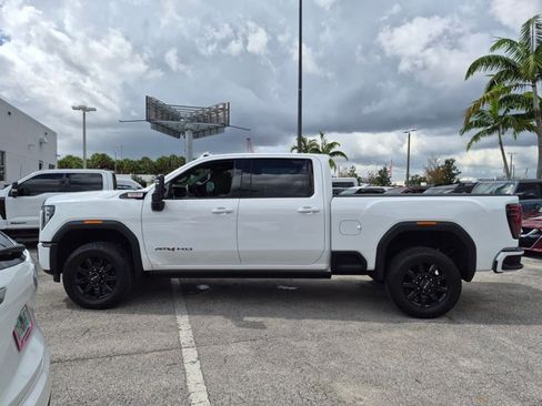 Used 2025 GMC Sierra 2500 AT4 w/ AT4 Premium Plus Package AWD/4WD image 8