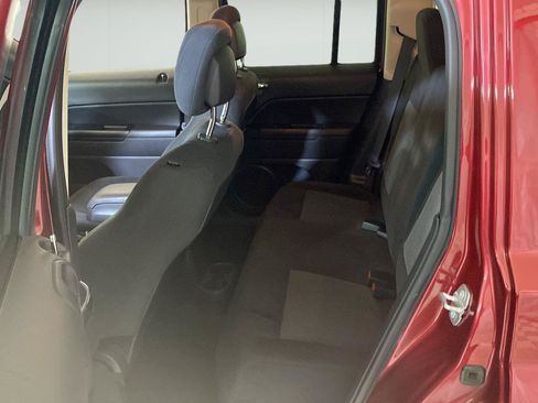 Used 2016 Jeep Patriot Latitude AWD/4WD image 29