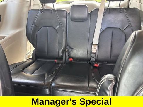 Used 2024 Chrysler Pacifica Touring-L FWD image 32