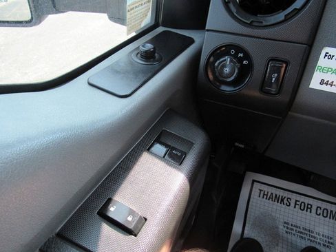 Used 2016 Ford F550 2WD Regular Cab Super Duty image 40