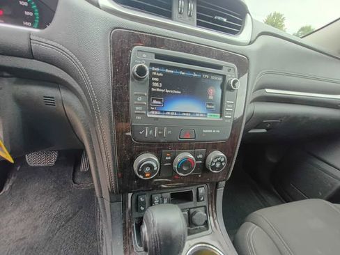 Used 2017 Chevrolet Traverse LT w/ Style and Technology Package FWD image 23