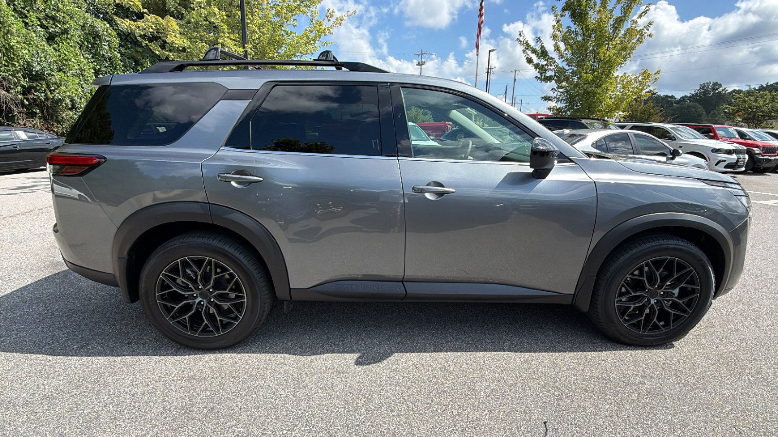 Used 2026 Nissan Pathfinder SV AWD/4WD image 7