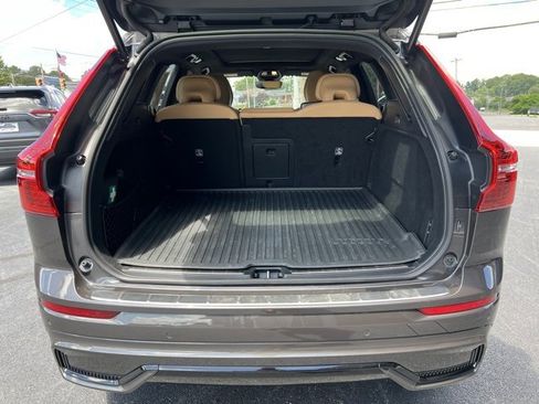 Used 2024 Volvo XC60 B5 Ultimate w/ Protection Package Premier image 10