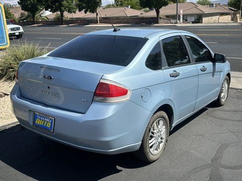 Used 2009 Ford Focus SE FWD image 2
