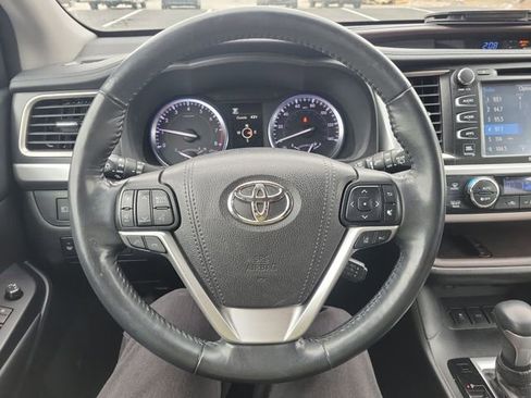 Used 2018 Toyota Highlander Limited Platinum image 31