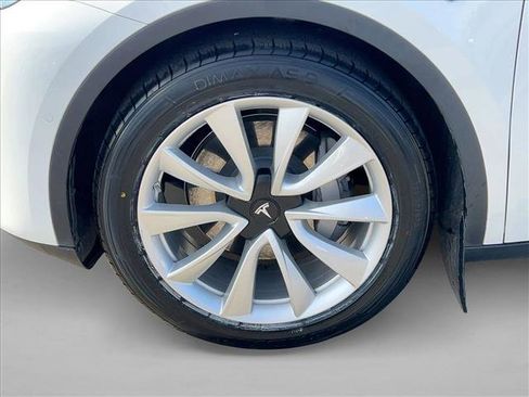 Used 2021 Tesla Model Y Long Range image 26