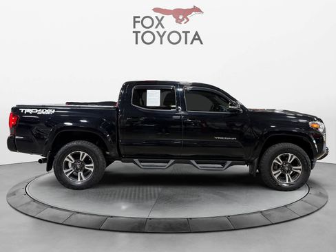 Used 2018 Toyota Tacoma TRD Sport AWD/4WD image 7