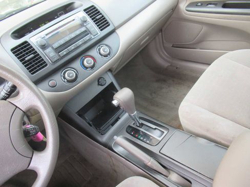 Used 2006 Toyota Camry LE image 22