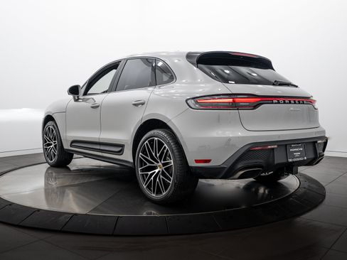 Certified 2026 Porsche Macan AWD/4WD image 3