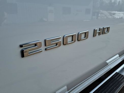 Used 2023 Chevrolet Silverado 2500 LT w/ Convenience Package AWD/4WD image 2