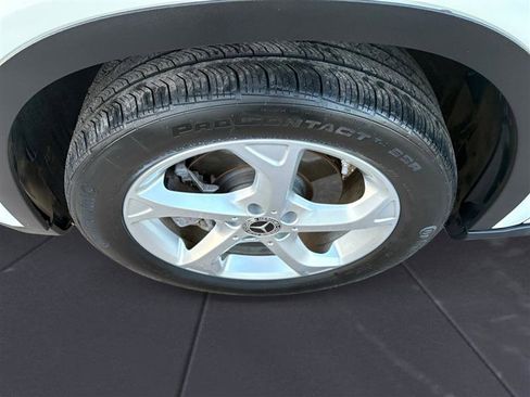 Used 2018 Mercedes-Benz GLA 250 4MATIC w/ Premium Package image 16