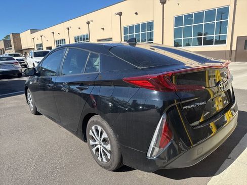 Used 2021 Toyota Prius Prime Limited image 3