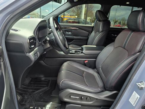 Certified 2025 Honda Pilot Black Edition image 26