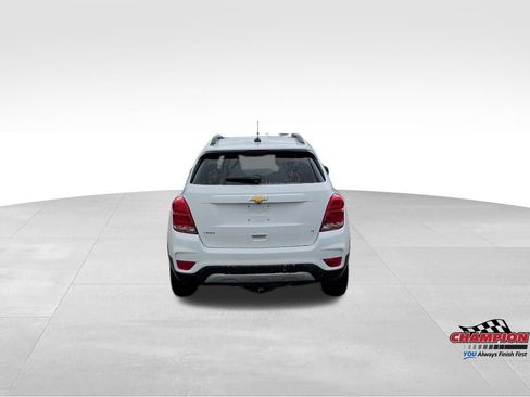 Used 2018 Chevrolet Trax LT w/ LT Convenience Package FWD image 4