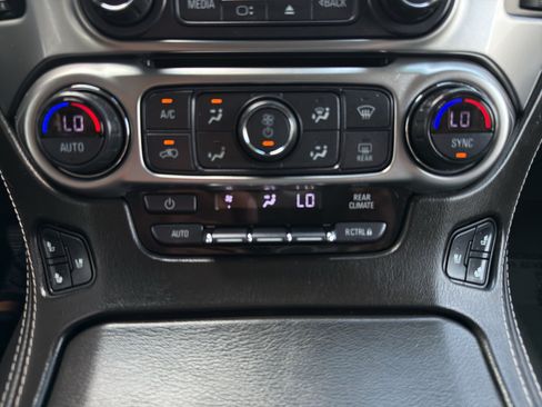 Used 2019 Chevrolet Suburban Premier AWD/4WD image 36