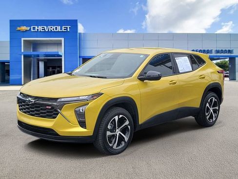 Certified 2024 Chevrolet Trax RS w/ Driver Confidence Package image 2