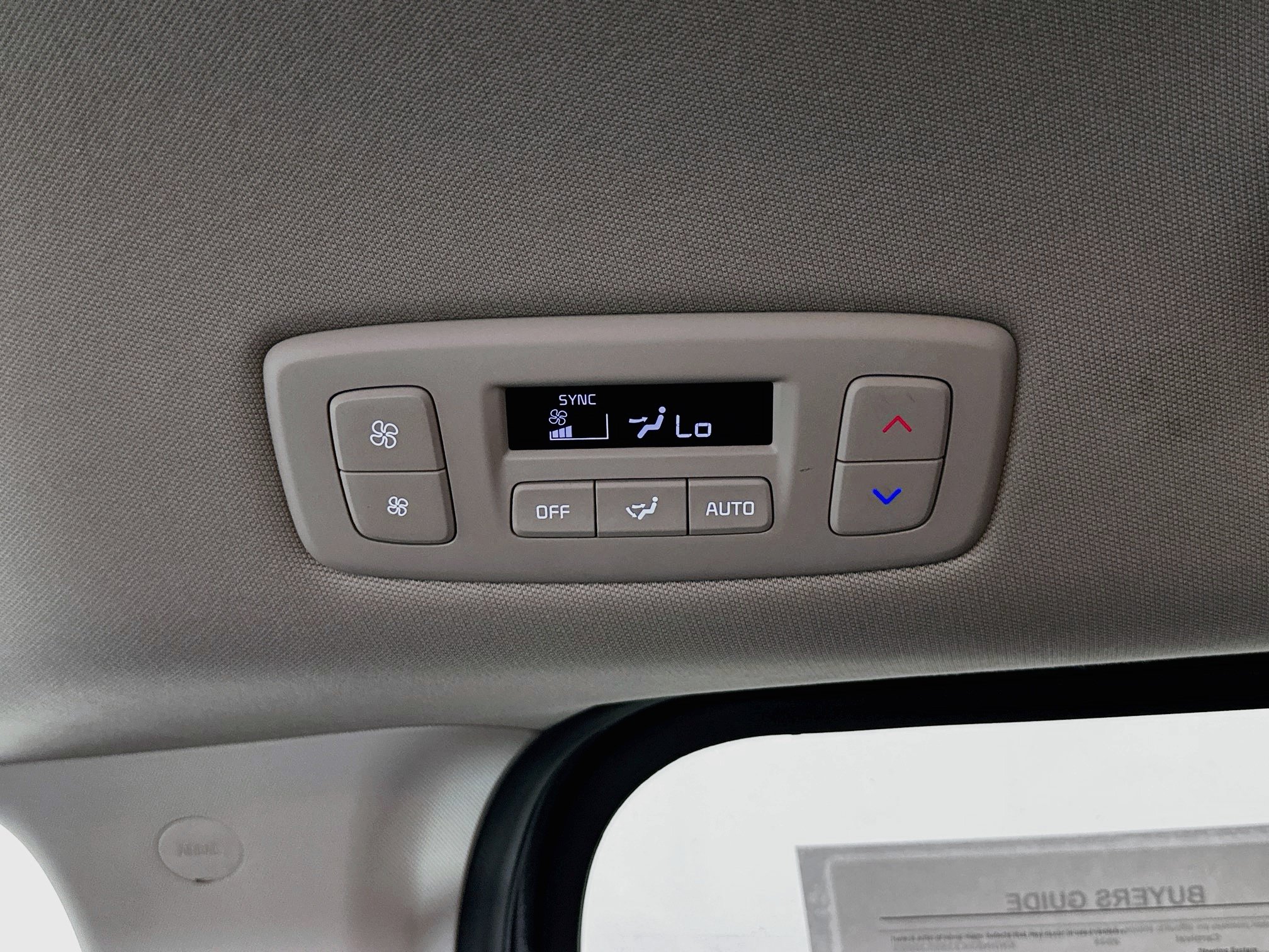 Used 2025 Kia Carnival FWD image 28