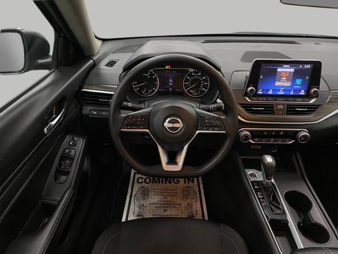 Certified 2025 Nissan Altima 2.5 SV FWD image 12