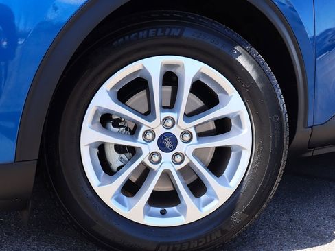 Used 2022 Ford Escape SE image 5