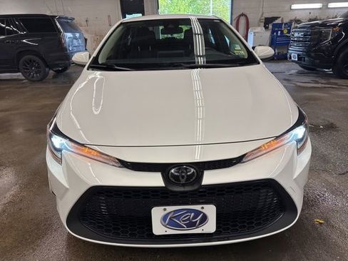 Used 2021 Toyota Corolla LE FWD image 2