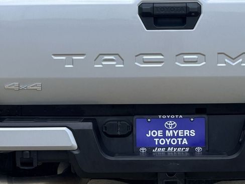 Used 2024 Toyota Tacoma SR5 AWD/4WD image 9