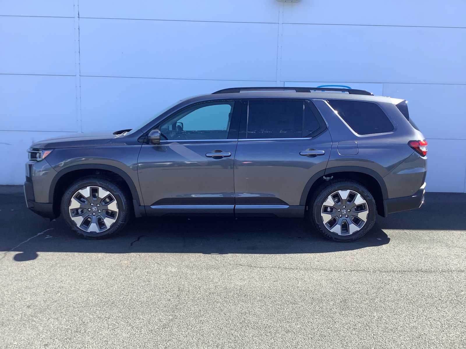 New 2026 Honda Pilot Touring image 3