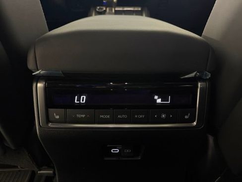 Used 2024 Lexus GX 550 w/ Accessory Package (Z1) AWD/4WD image 33