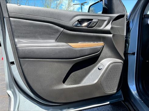 Used 2023 GMC Acadia SLE w/ Driver Convenience Package AWD/4WD image 9