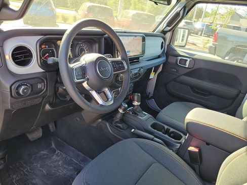 Used 2024 Jeep Wrangler Unlimited Sahara AWD/4WD image 12