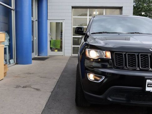 Used 2018 Jeep Grand Cherokee Laredo AWD/4WD image 26