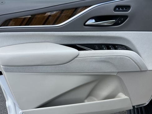 Used 2022 Cadillac Escalade ESV Premium Luxury Platinum w/ LPO, Floor Liner Package AWD/4WD image 14