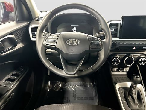 Used 2024 Hyundai Venue Limited image 21