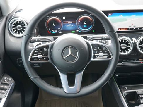 Used 2023 Mercedes-Benz EQB 300 4MATIC image 24