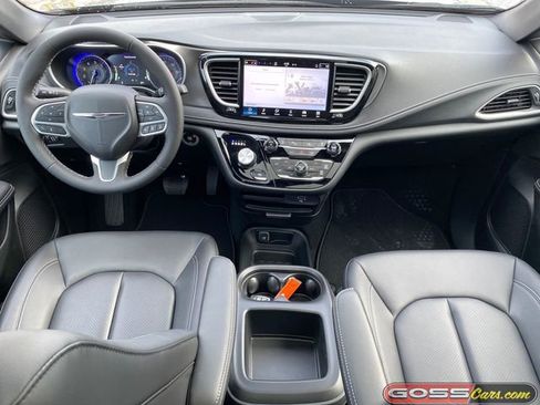 New 2026 Chrysler Pacifica Select image 10