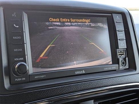 Used 2018 Dodge Grand Caravan SXT image 19