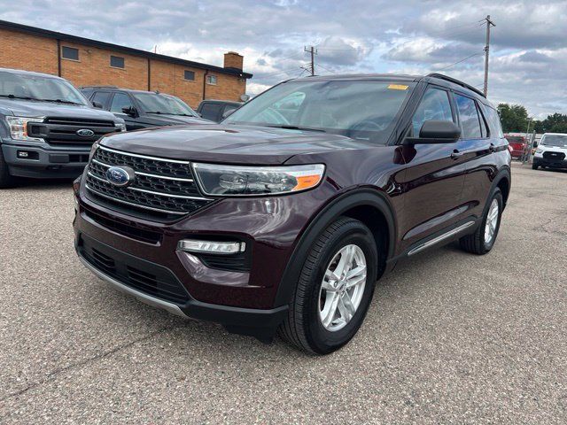 Used 2023 Ford Explorer XLT w/ Equipment Group 202A AWD/4WD image 28