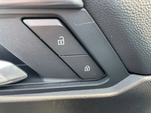 Used 2026 GMC Acadia Elevation w/ Elevation Premium Package FWD image 8