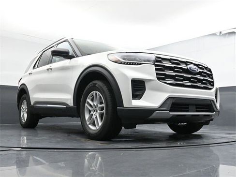 New 2025 Ford Explorer Active image 24