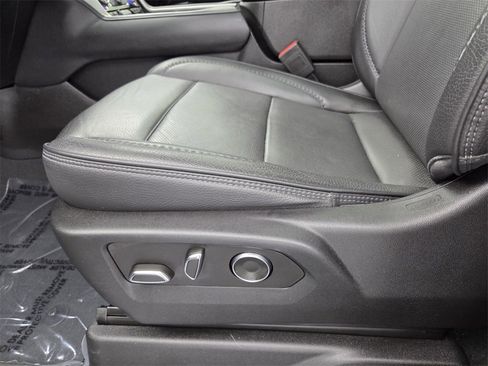 Used 2023 GMC Yukon Denali w/ Advanced Technology Package image 32