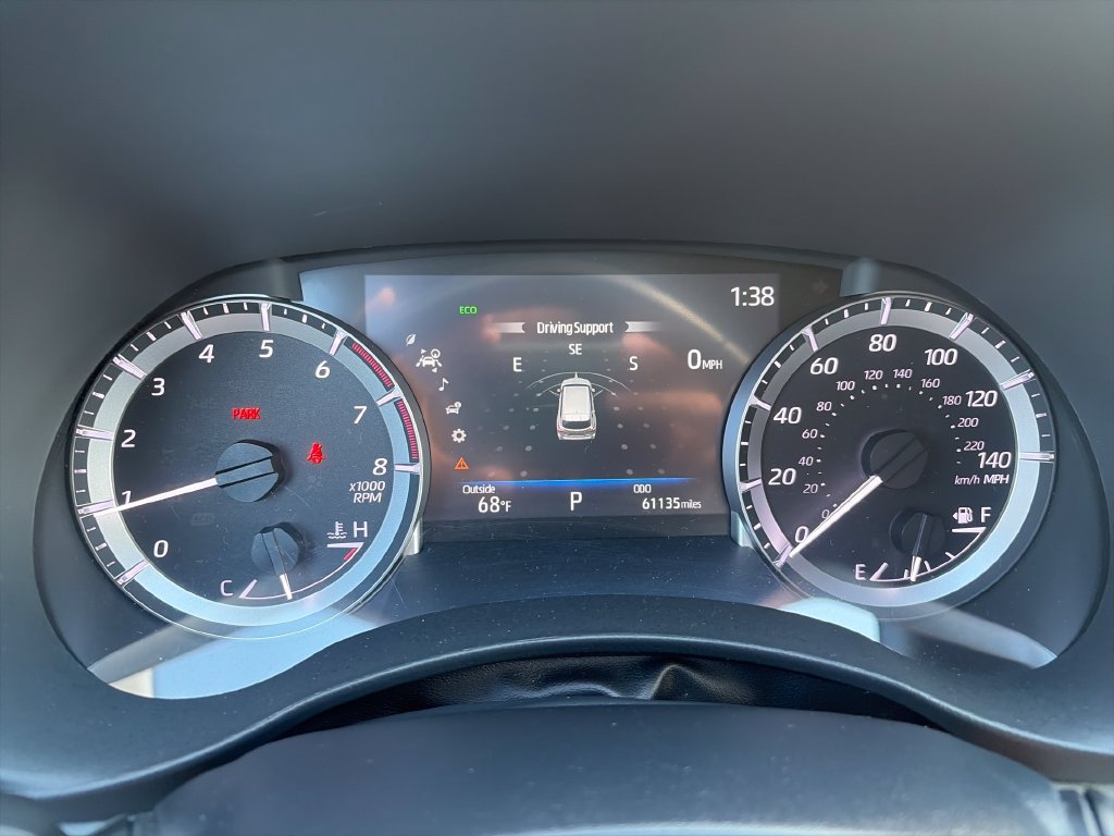 Used 2023 Toyota Highlander XLE AWD/4WD image 16