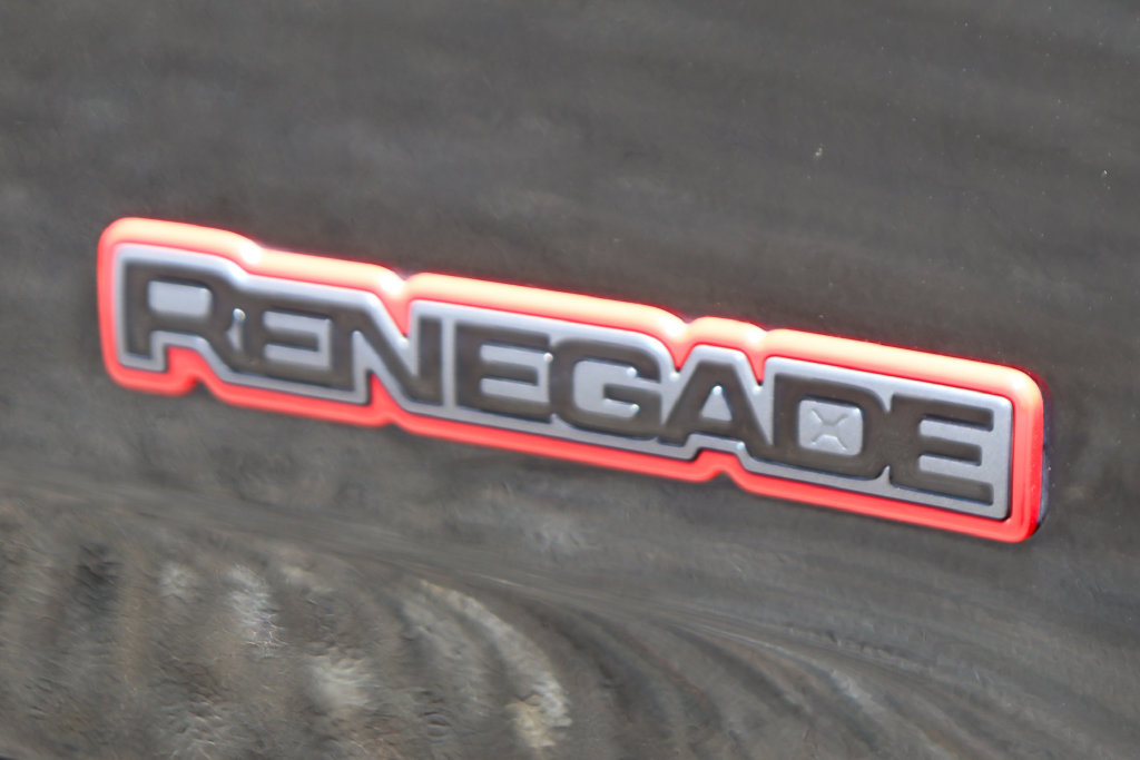 Used 2023 Jeep Renegade Trailhawk AWD/4WD image 44