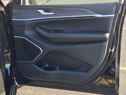 New 2025 Jeep Grand Cherokee Limited w/ Luxury Tech Group II image 4