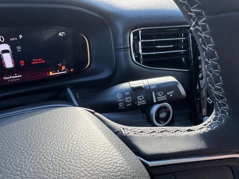 Used 2023 Jeep Wagoneer Series III w/ Premium Group I image 21