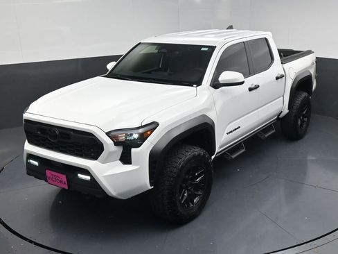 Used 2024 Toyota Tacoma TRD Off-Road AWD/4WD image 14