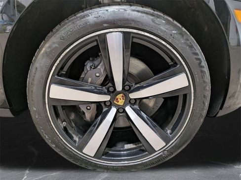 Used 2022 Porsche Macan w/ Premium Package Plus image 30
