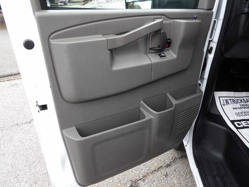 Used 2021 GMC Savana 3500 Extended w/ Power Convenience Package image 14